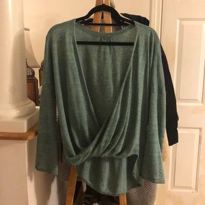 Light linen front twist shirt